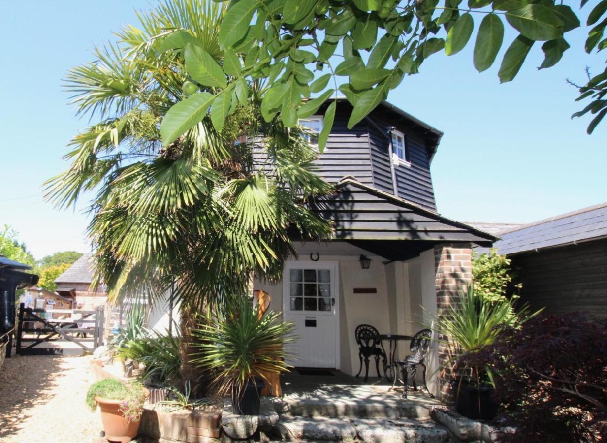 Hunston Mill Self Catering Dog Stay For Free Chichester Exterior photo