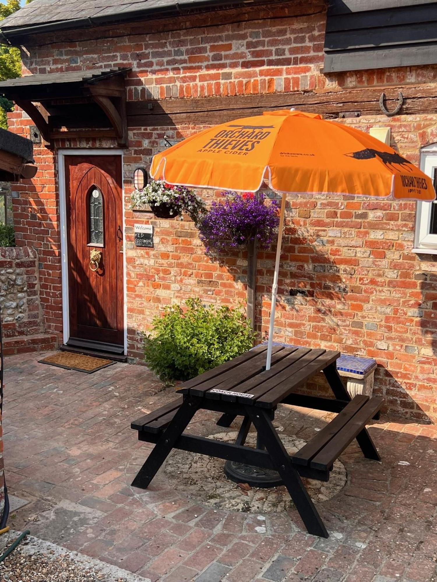 Hunston Mill Self Catering Dog Stay For Free Chichester Exterior photo