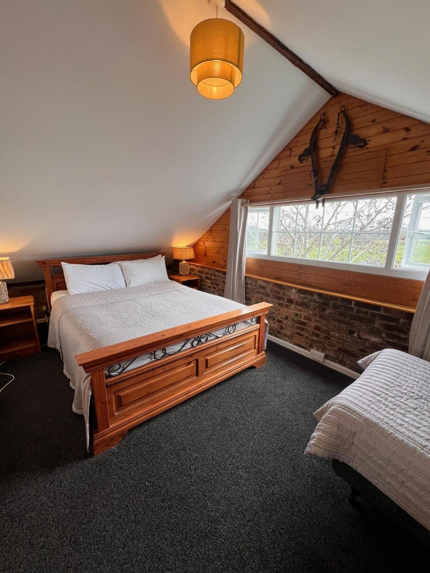 Hunston Mill Self Catering Dog Stay For Free Chichester Exterior photo