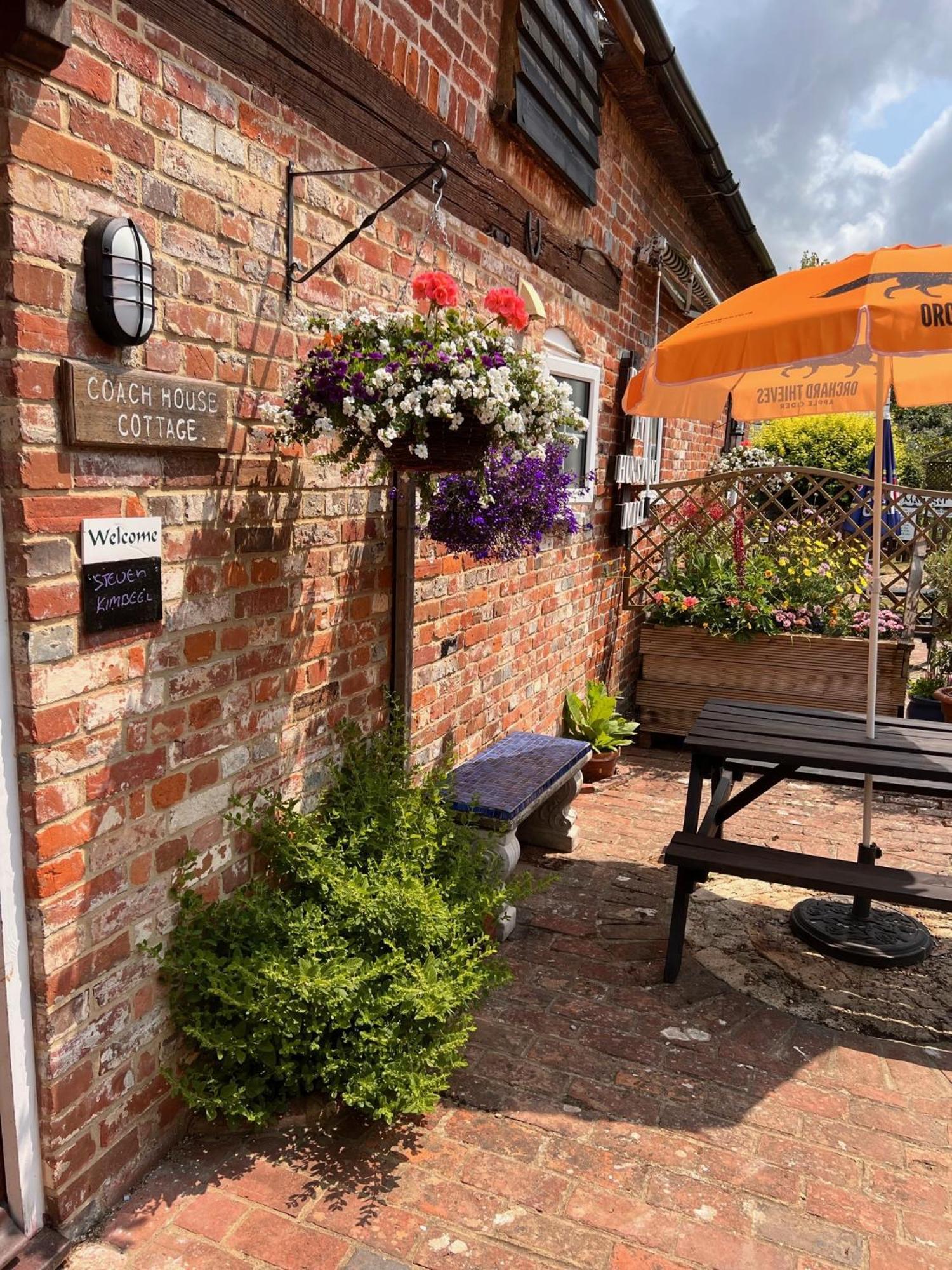 Hunston Mill Self Catering Dog Stay For Free Chichester Exterior photo