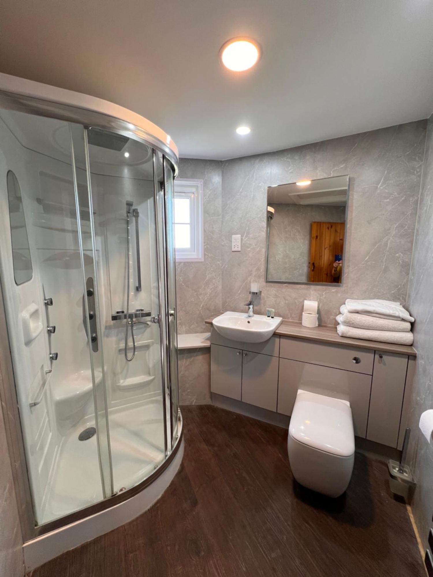 Hunston Mill Self Catering Dog Stay For Free Chichester Exterior photo