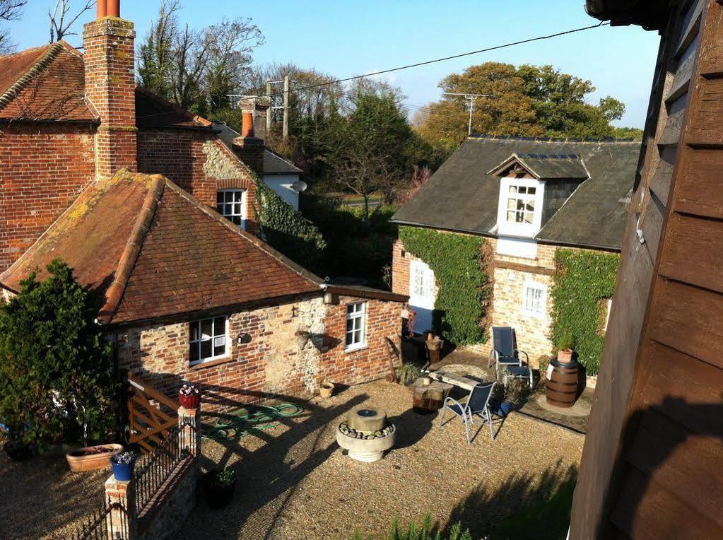 Hunston Mill Self Catering Dog Stay For Free Chichester Exterior photo
